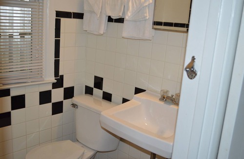 Fremont Hotel | Great Lakes Motel