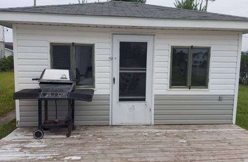 Geraldton House | Great Large Character House, Deck, Gazebo, & Yard - Walk to All Amenities