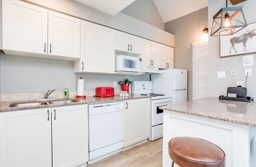 Craigleith Ski Chalet | Great location! Spacious 2 bedroom Chalet at Blue!