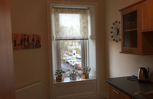 Whiteinch Apartment | Great location 1 Bedroom Scotstoun Flat