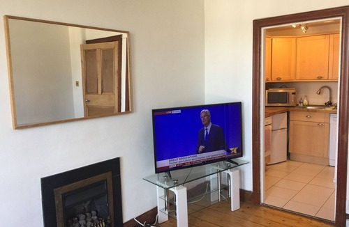 Whiteinch Apartment | Great Location 2 Bedroom Scotstoun Flat