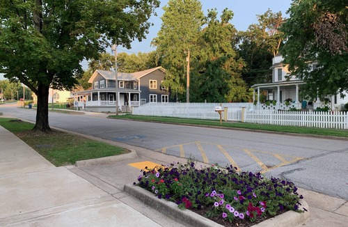 Siloam Springs House | Great Location-2 Queen Bedroom+Twin Loft Sleeps 5