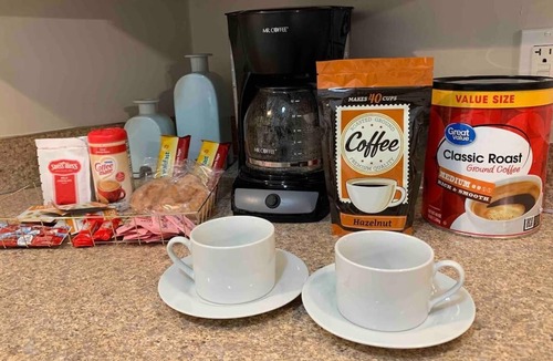 Puyallup Apartment | 😍GREAT LOCATION 2BD/1BTH UNIT W/PVT BACKYARD 😍