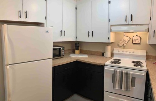 Puyallup Apartment | 😍GREAT LOCATION 2BD/1BTH UNIT W/PVT BACKYARD 😍