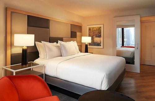 Streeterville Hotel | Great Location! 3 Spacious Units, Outdoor Swimming Pool, Parking Onsite!