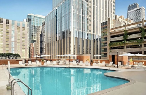 Streeterville Hotel | Great Location! 3 Spacious Units, Outdoor Swimming Pool, Parking Onsite!