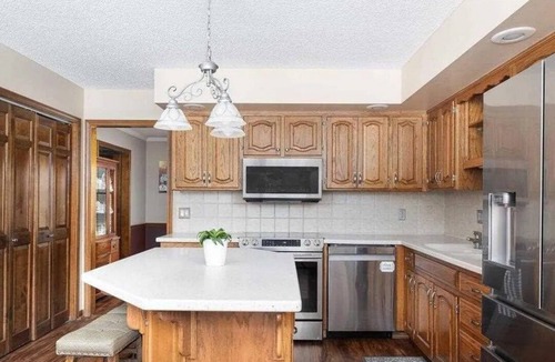 Southwest Topeka House | GREAT Location 4 bedroom, 4 1/2 bath home