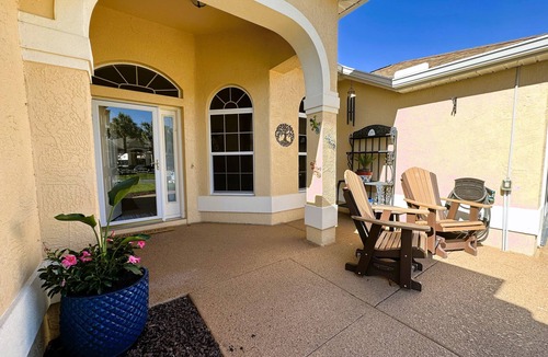 Santiago House | Great location.Climate-controlled lanai & NEW 2024 4-SEATER GOLF CART INCLUDED!