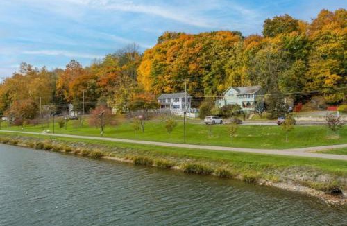 Ithaca House | Great Location! Colleges! Hiking! Ithaca Commons!