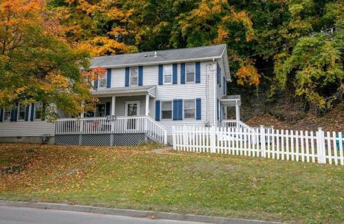 Ithaca House | Great Location! Colleges! Hiking! Ithaca Commons!