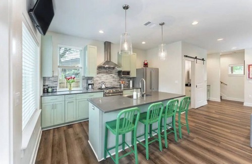 South Lamar House | Great Location - Downtown, SOCO, Zilker Park, ACL Festival and SEC Football!
