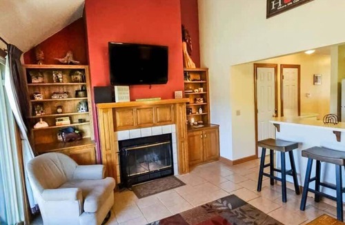 Holiday Island House | Great location for exploring Northwest Arkansas!