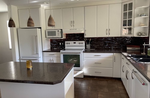 Saskatoon Downtown House | Great Location! House on the Park, 4 Bedrooms 5 beds.