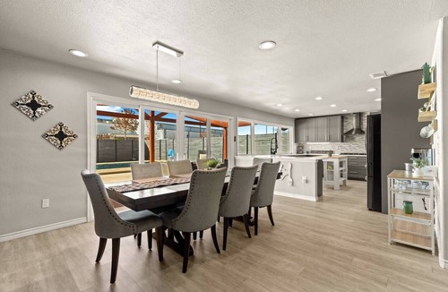 West San Antonio House | Great Location-Huge Pool | Sleeps 14 | 2 King Beds