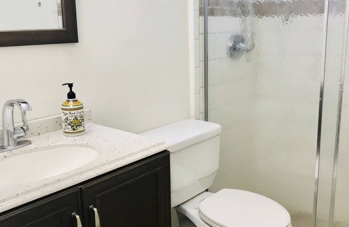 Coconut Grove Apartment | Great location in Coconut Grove + free parking! Walking distance to everything!