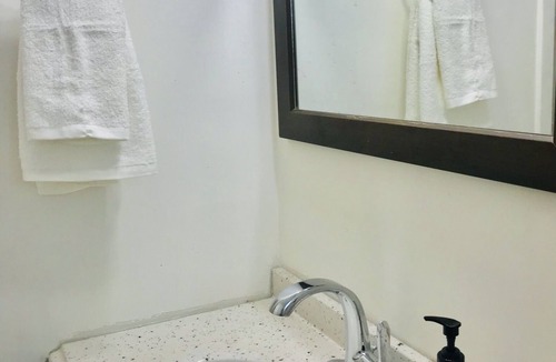 Coconut Grove Apartment | Great location in Coconut Grove + free parking! Walking distance to everything!