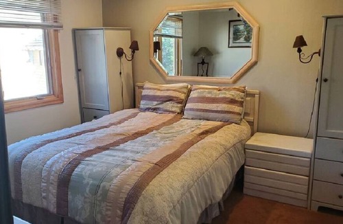 Mammoth Lakes Villa | Great location, just minutes walk to The Village center and just down the road from Canyon Lodge.