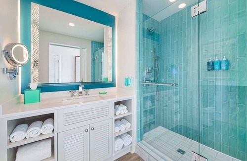 I-435 West KC-KS Hotel | Great Location & Peaceful Room Ideal for Couples - Near Kansas Airport