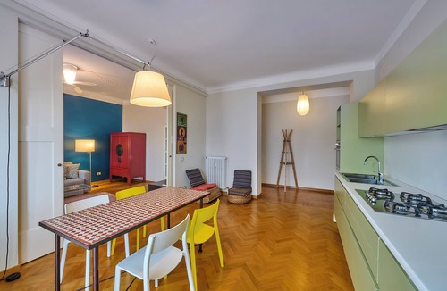 Central Station Apartment | Great Location, Spacious and Bright,Top Floor