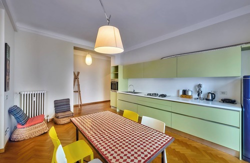 Central Station Apartment | Great Location, Spacious and Bright,Top Floor