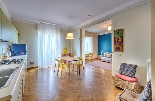 Central Station Apartment | Great Location, Spacious and Bright,Top Floor