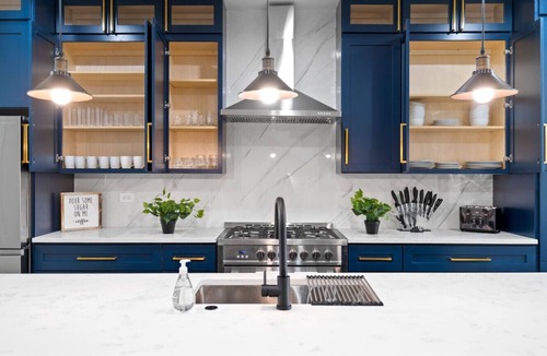 Bucktown House | Great location! Spacious 6BD Home + Garage!