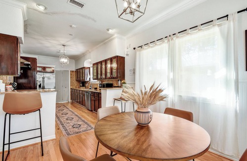 Monticello Park House | Great Location & Stylish ~Pool ~Hot Tub ~Game Room ~Sleeps 10+