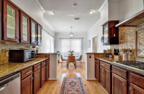 Monticello Park House | Great Location & Stylish ~Pool ~Hot Tub ~Game Room ~Sleeps 10+