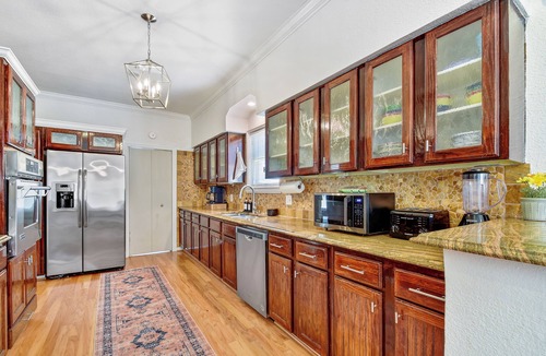 Monticello Park House | Great Location & Stylish ~Pool ~Hot Tub ~Game Room ~Sleeps 10+