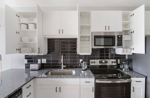 McNeil Apartment | Great Lost Plains 1BR w/Parking, Gym, Pool & W/D, by Blueground