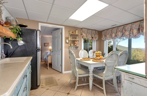 Cleveland House | Great Mountain View!