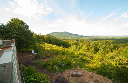 Cleveland House | Great Mountain View!