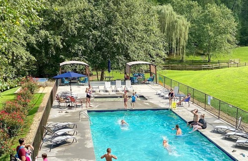 Sevierville Cabin | Great Mountain Views! 5miles to Pigeon Forge - Pool, Fishing, Putt Putt, Golf