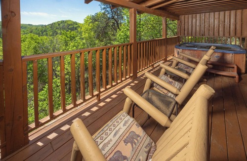 Sevierville Cabin | Great Mountain Views! 5miles to Pigeon Forge - Pool, Fishing, Putt Putt, Golf