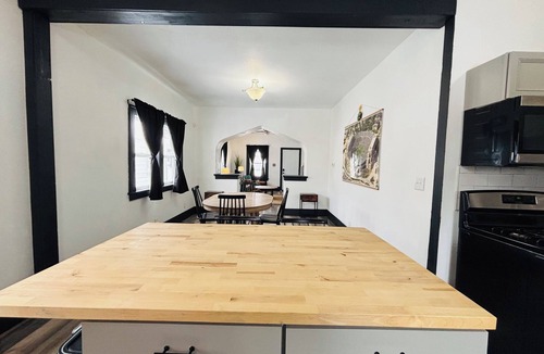 Northeast South Bend House | Great ND home for Graduation and spring stays! 4BR 2BA Home Sleeps 12- walkable!