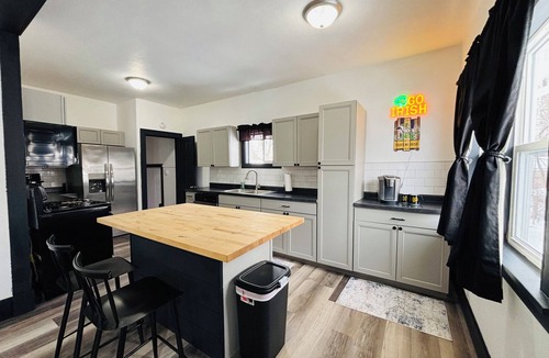 Northeast South Bend House | Great ND home for Graduation and spring stays! 4BR 2BA Home Sleeps 12- walkable!