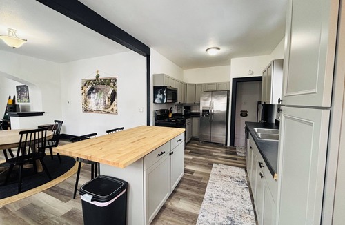 Northeast South Bend House | Great ND home for Graduation and spring stays! 4BR 2BA Home Sleeps 12- walkable!