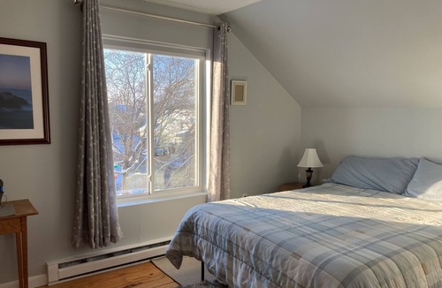 Portland House | Great Neighborhood near Beaches, Marina, Lighthouses;Walking/biking paradise.