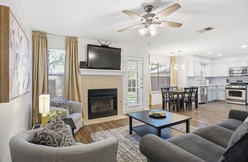 Hunter's Chase House | Great North Austin Location by AustinGetaways!