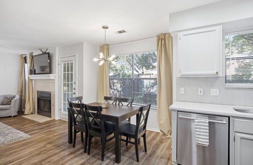Hunter's Chase House | Great North Austin Location by AustinGetaways!