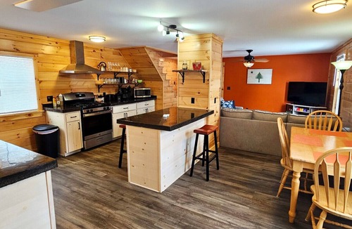 Greenville House | Great North Getaway- Sleeps 10- Direct ATV Access*Pet Friendly