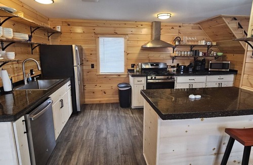 Greenville House | Great North Getaway- Sleeps 10- Direct ATV Access*Pet Friendly
