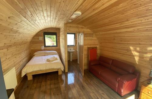 Abercwmboi House | Great Oak Pod 9 Pet Friendly