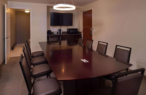 O'Hare Hotel | Great Pick! With Complimentary Airport Shuttle Service, Pet-friendly