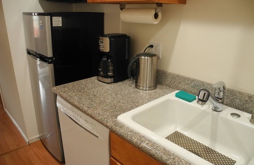 Parkside Apartment | GREAT PLACE, CONVENIENT LOCATION, SLEEP 4