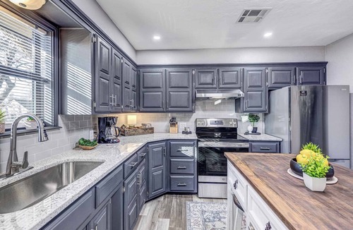 Lawton House | Great Plains Estate | BBQ | Near Fort Sill