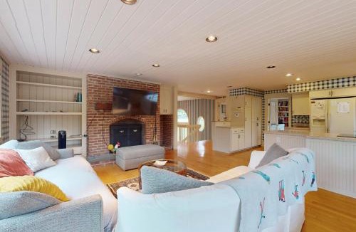 Woodstock House | Great Pond Retreat