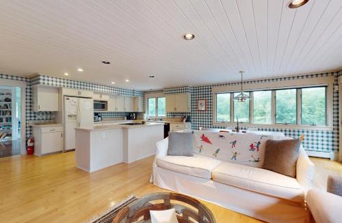 Woodstock House | Great Pond Retreat