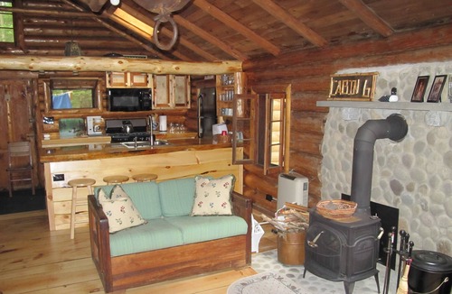 Belgrade Cabin | Great Pond Shoreline- Charming Log Cabin