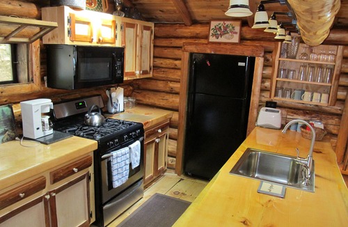 Belgrade Cabin | Great Pond Shoreline- Charming Log Cabin